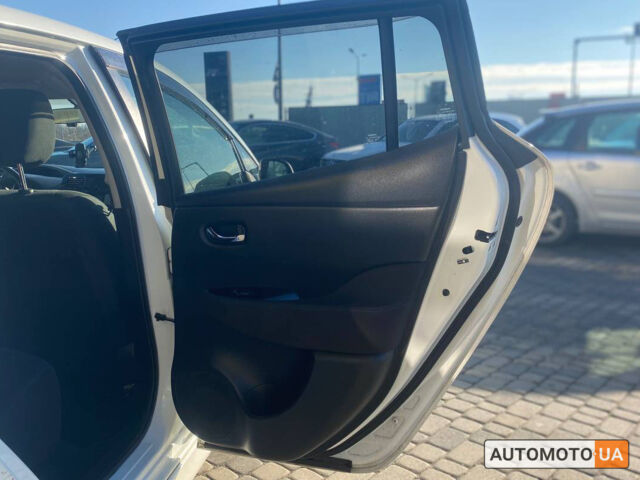 Білий Ніссан Ліф, об'ємом двигуна 24 л та пробігом 122 тис. км за 7700 $, фото 23 на Automoto.ua