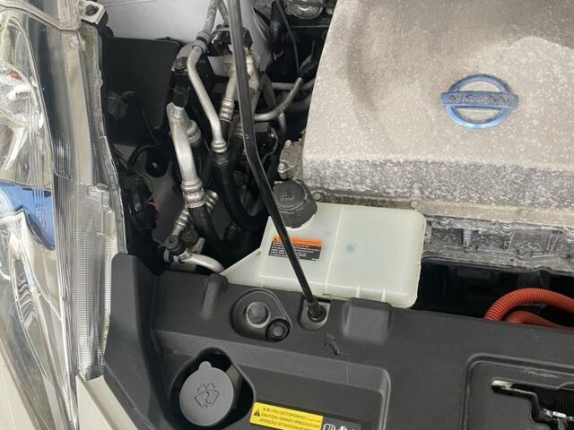 Белый Ниссан Лиф, объемом двигателя 0 л и пробегом 83 тыс. км за 7250 $, фото 5 на Automoto.ua