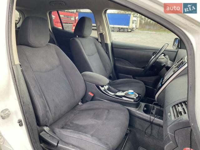 Белый Ниссан Лиф, объемом двигателя 0 л и пробегом 140 тыс. км за 5450 $, фото 19 на Automoto.ua