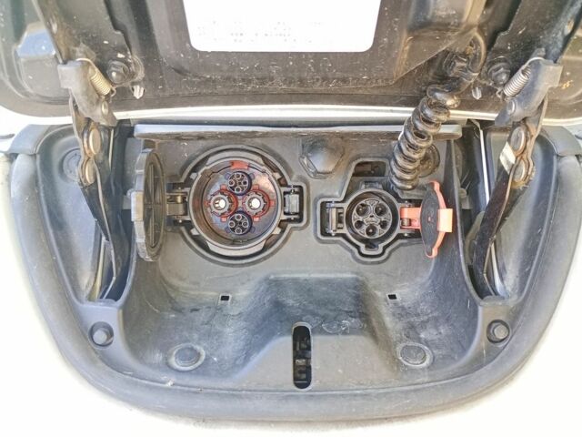 Белый Ниссан Лиф, объемом двигателя 0 л и пробегом 96 тыс. км за 7500 $, фото 13 на Automoto.ua