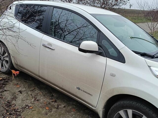 Белый Ниссан Лиф, объемом двигателя 0 л и пробегом 170 тыс. км за 6500 $, фото 7 на Automoto.ua