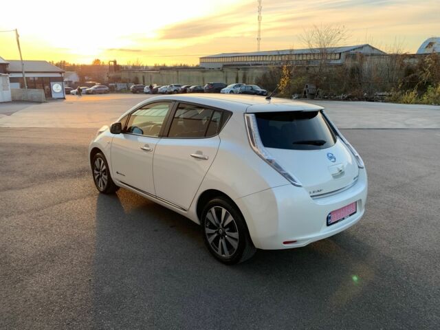 Білий Ніссан Ліф, об'ємом двигуна 0 л та пробігом 145 тис. км за 6950 $, фото 2 на Automoto.ua