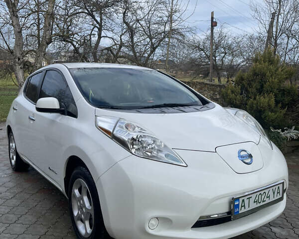 Белый Ниссан Лиф, объемом двигателя 0 л и пробегом 118 тыс. км за 6400 $, фото 1 на Automoto.ua