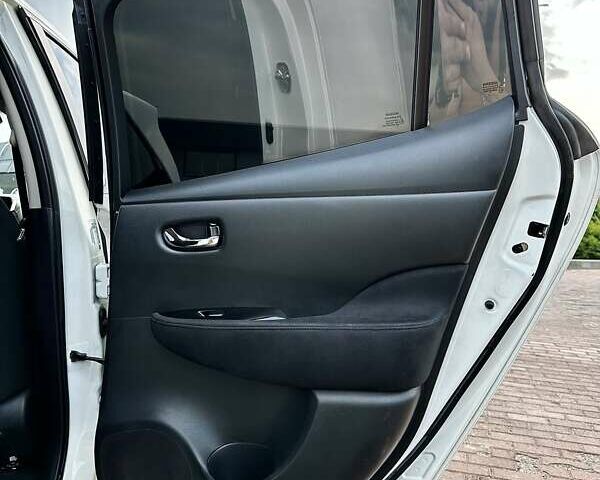 Білий Ніссан Ліф, об'ємом двигуна 0 л та пробігом 96 тис. км за 7950 $, фото 42 на Automoto.ua