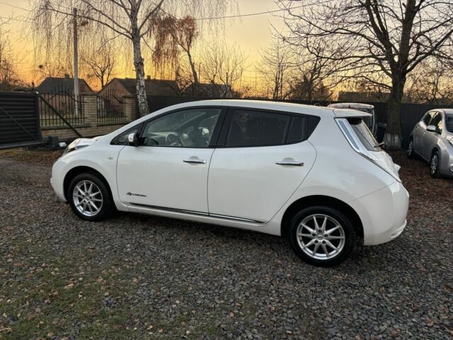 Белый Ниссан Лиф, объемом двигателя 0 л и пробегом 117 тыс. км за 6000 $, фото 8 на Automoto.ua