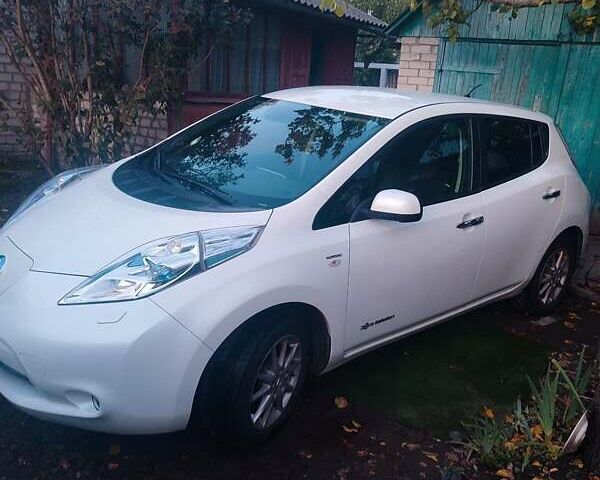 Белый Ниссан Лиф, объемом двигателя 0 л и пробегом 115 тыс. км за 6400 $, фото 1 на Automoto.ua