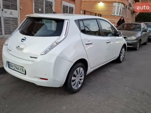 Белый Ниссан Лиф, объемом двигателя 0 л и пробегом 321 тыс. км за 3999 $, фото 1 на Automoto.ua