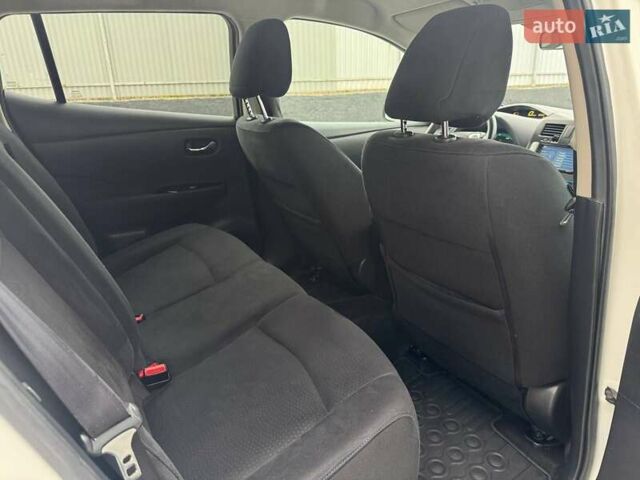 Белый Ниссан Лиф, объемом двигателя 0 л и пробегом 80 тыс. км за 6800 $, фото 14 на Automoto.ua