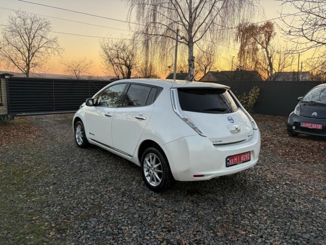 Белый Ниссан Лиф, объемом двигателя 0 л и пробегом 117 тыс. км за 6000 $, фото 7 на Automoto.ua