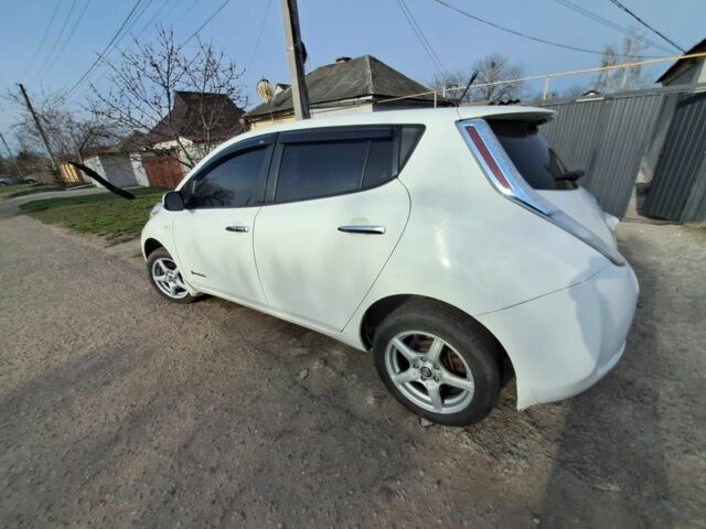 Белый Ниссан Лиф, объемом двигателя 0 л и пробегом 214 тыс. км за 4300 $, фото 1 на Automoto.ua