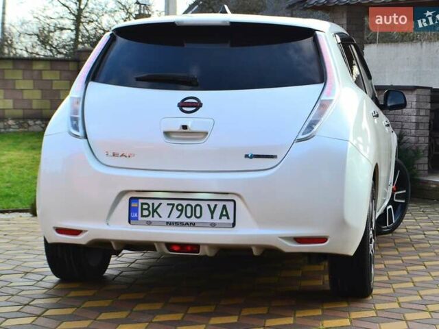 Білий Ніссан Ліф, об'ємом двигуна 0 л та пробігом 96 тис. км за 7950 $, фото 23 на Automoto.ua