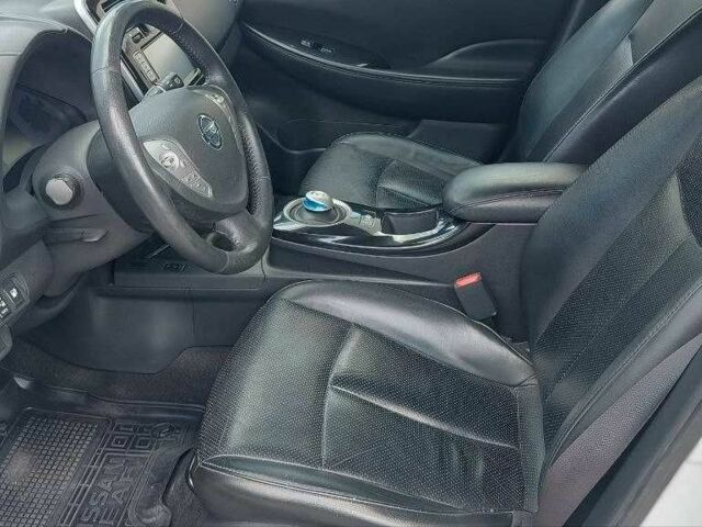 Белый Ниссан Лиф, объемом двигателя 0 л и пробегом 170 тыс. км за 6600 $, фото 6 на Automoto.ua