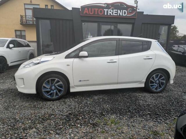 Білий Ніссан Ліф, об'ємом двигуна 0 л та пробігом 134 тис. км за 6500 $, фото 4 на Automoto.ua