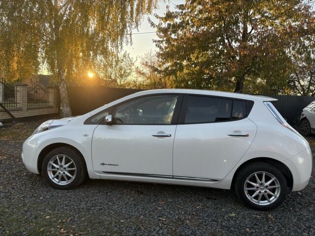 Белый Ниссан Лиф, объемом двигателя 0 л и пробегом 117 тыс. км за 6200 $, фото 7 на Automoto.ua