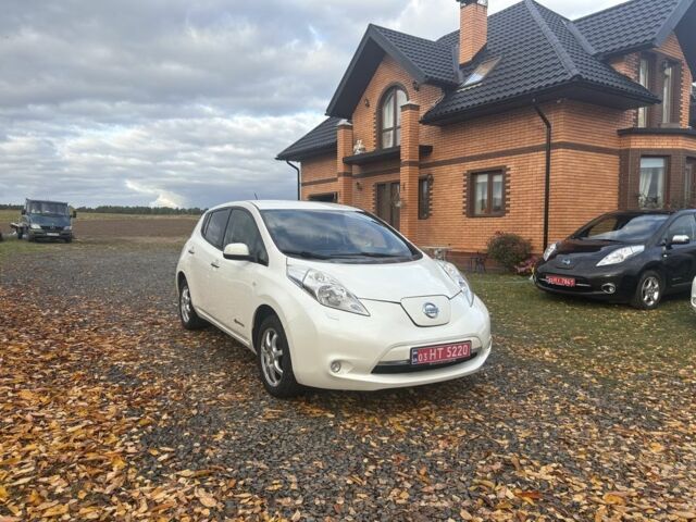 Білий Ніссан Ліф, об'ємом двигуна 0 л та пробігом 122 тис. км за 6200 $, фото 1 на Automoto.ua