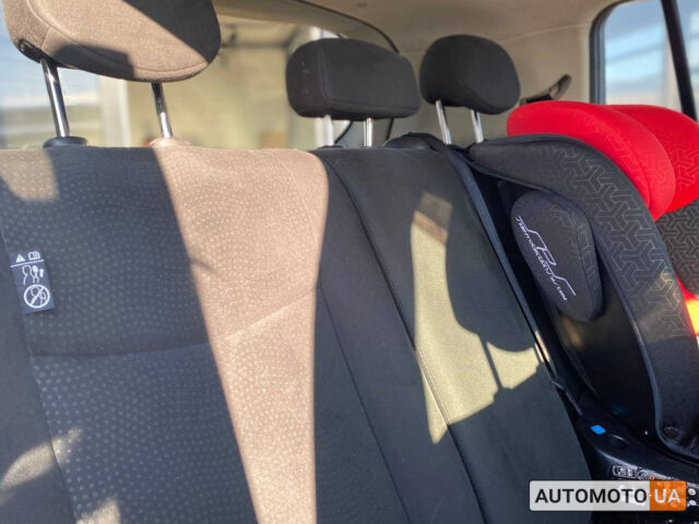 Білий Ніссан Ліф, об'ємом двигуна 24 л та пробігом 122 тис. км за 7700 $, фото 22 на Automoto.ua