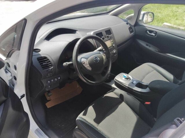 Белый Ниссан Лиф, объемом двигателя 0 л и пробегом 130 тыс. км за 10500 $, фото 2 на Automoto.ua