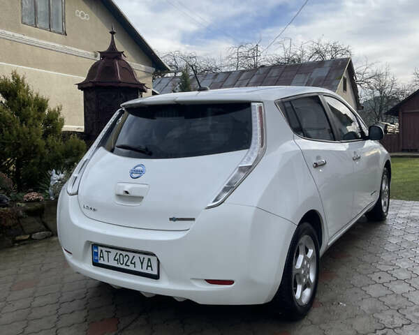 Белый Ниссан Лиф, объемом двигателя 0 л и пробегом 118 тыс. км за 6400 $, фото 13 на Automoto.ua