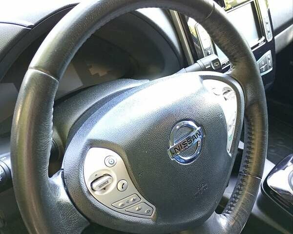 Белый Ниссан Лиф, объемом двигателя 0 л и пробегом 96 тыс. км за 7500 $, фото 12 на Automoto.ua