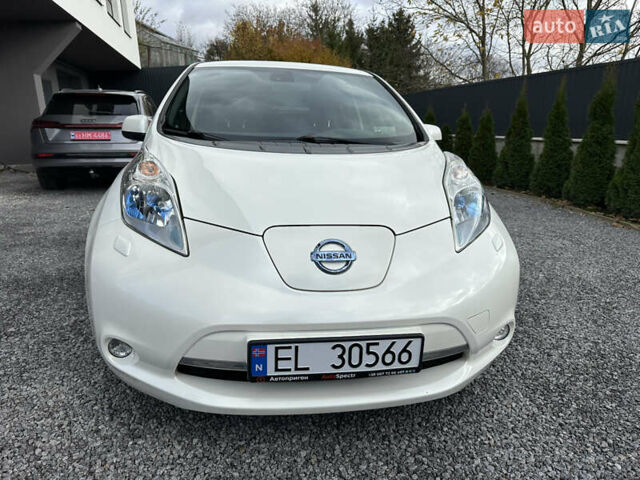 Белый Ниссан Лиф, объемом двигателя 0 л и пробегом 136 тыс. км за 5900 $, фото 16 на Automoto.ua