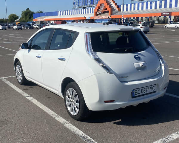 Белый Ниссан Лиф, объемом двигателя 0 л и пробегом 119 тыс. км за 6350 $, фото 5 на Automoto.ua