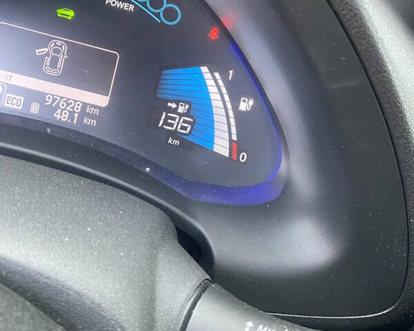 Ниссан Лиф 2014 в Луцке на Automoto.ua Белый Ниссан Лиф, объемом двигателя 0 л и пробегом 100 тыс. км за 7400 $, фото 2 на Automoto.ua