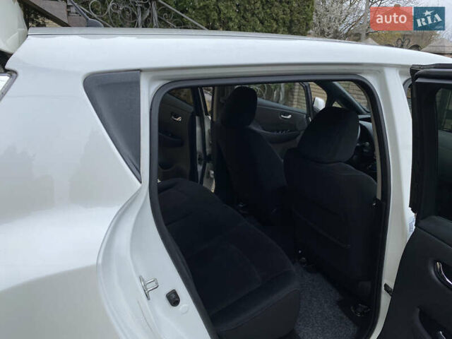 Белый Ниссан Лиф, объемом двигателя 0 л и пробегом 148 тыс. км за 5999 $, фото 15 на Automoto.ua