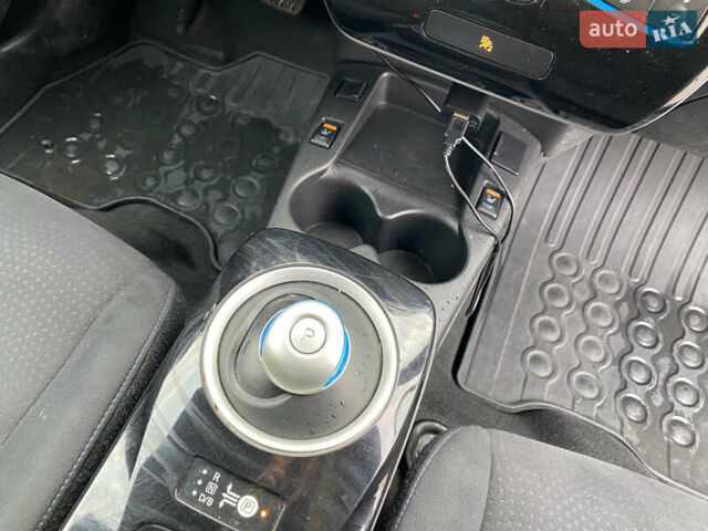 Белый Ниссан Лиф, объемом двигателя 0 л и пробегом 140 тыс. км за 5450 $, фото 20 на Automoto.ua