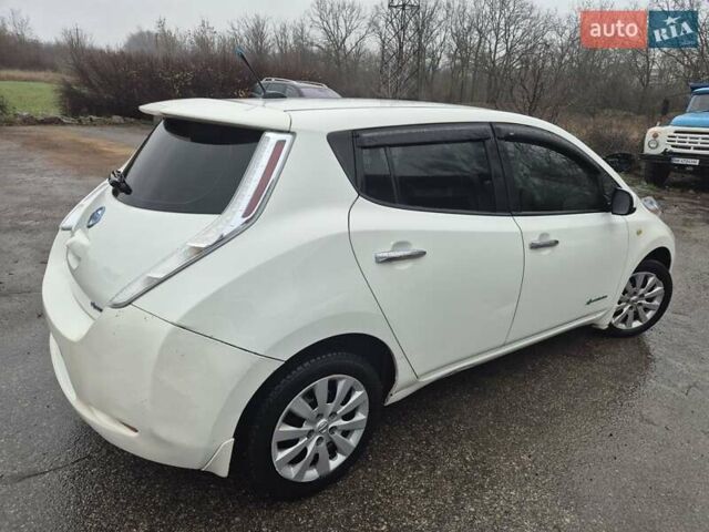 Белый Ниссан Лиф, объемом двигателя 0 л и пробегом 159 тыс. км за 6300 $, фото 9 на Automoto.ua