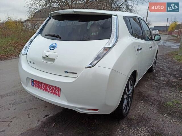 Белый Ниссан Лиф, объемом двигателя 0 л и пробегом 82 тыс. км за 7200 $, фото 5 на Automoto.ua