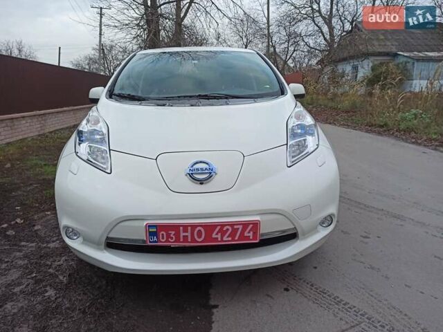 Белый Ниссан Лиф, объемом двигателя 0 л и пробегом 82 тыс. км за 7200 $, фото 9 на Automoto.ua