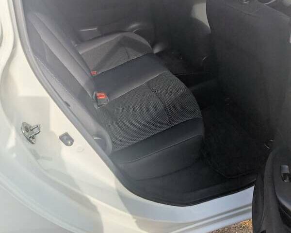 Белый Ниссан Лиф, объемом двигателя 0 л и пробегом 124 тыс. км за 5300 $, фото 5 на Automoto.ua