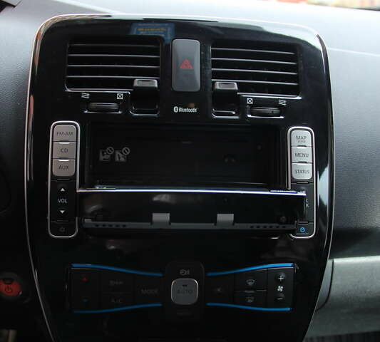 Белый Ниссан Лиф, объемом двигателя 0 л и пробегом 180 тыс. км за 6500 $, фото 19 на Automoto.ua