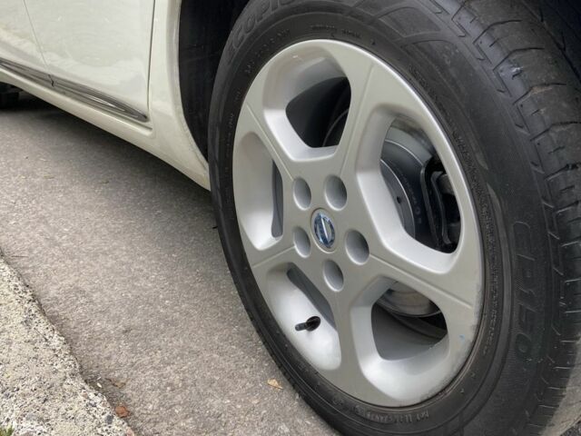 Ниссан Лиф 2014 в Виннице на Automoto.ua Белый Ниссан Лиф, объемом двигателя 0 л и пробегом 223 тыс. км за 5700 $, фото 13 на Automoto.ua