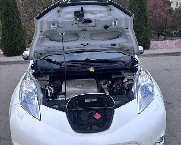 Белый Ниссан Лиф, объемом двигателя 0 л и пробегом 145 тыс. км за 6799 $, фото 24 на Automoto.ua