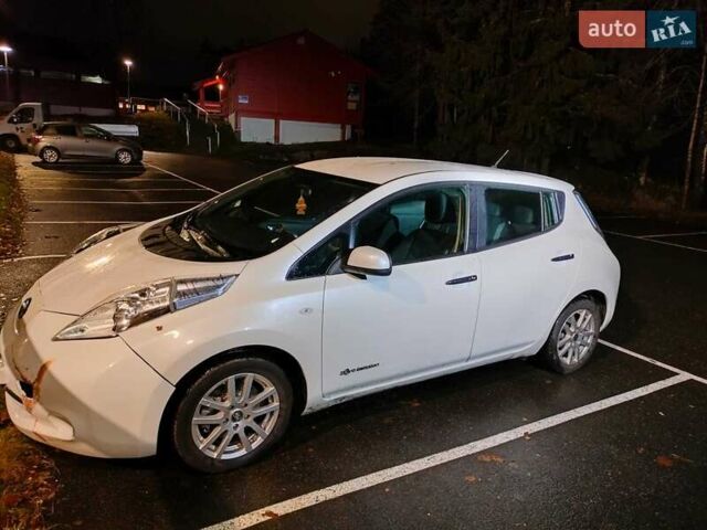 Белый Ниссан Лиф, объемом двигателя 0 л и пробегом 72 тыс. км за 6750 $, фото 10 на Automoto.ua