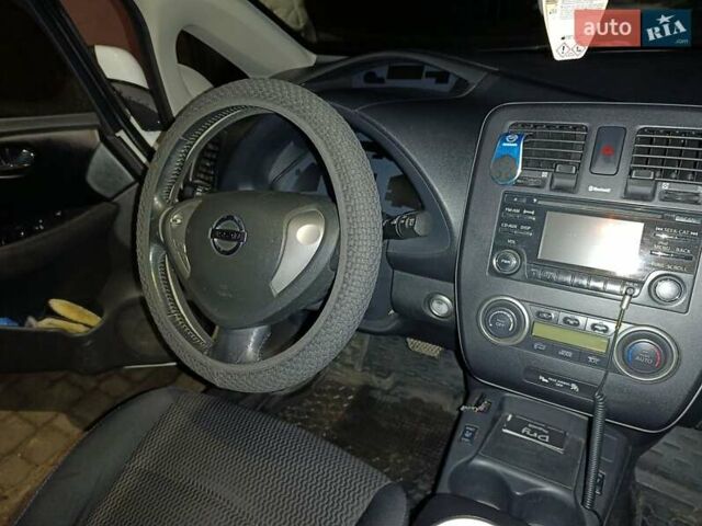 Белый Ниссан Лиф, объемом двигателя 0 л и пробегом 170 тыс. км за 6300 $, фото 5 на Automoto.ua