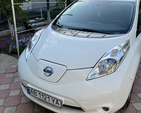 Белый Ниссан Лиф, объемом двигателя 0 л и пробегом 156 тыс. км за 6700 $, фото 2 на Automoto.ua