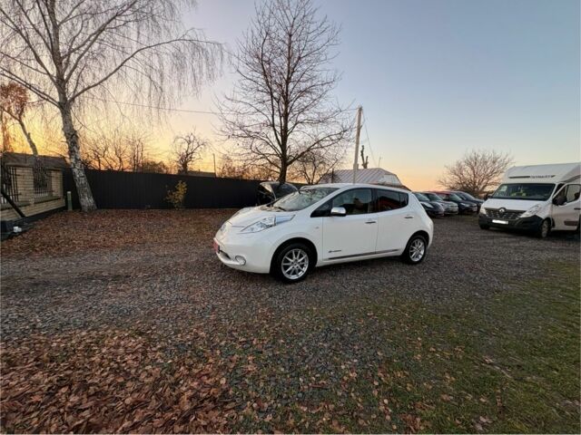 Белый Ниссан Лиф, объемом двигателя 0 л и пробегом 117 тыс. км за 6000 $, фото 10 на Automoto.ua