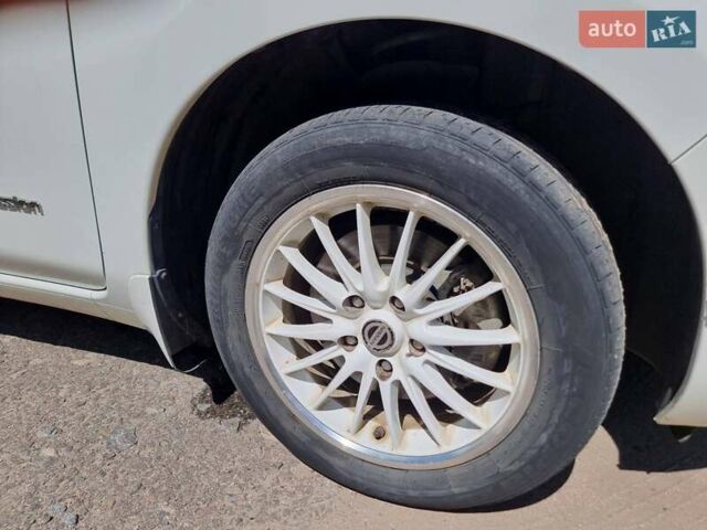 Белый Ниссан Лиф, объемом двигателя 0 л и пробегом 87 тыс. км за 7400 $, фото 9 на Automoto.ua