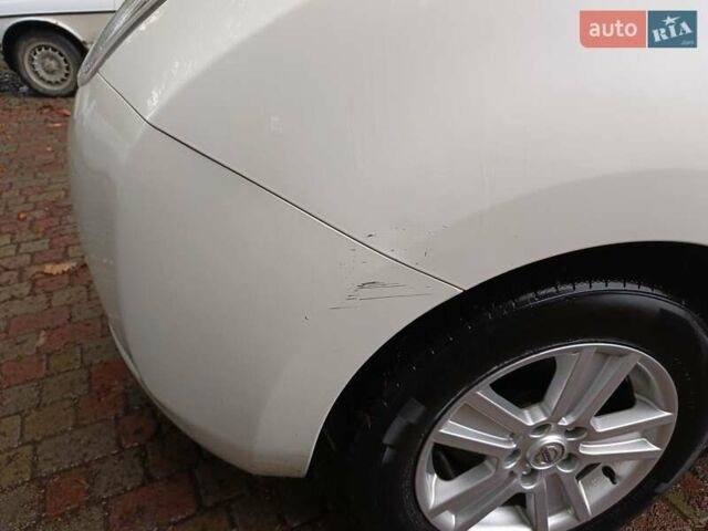 Білий Ніссан Ліф, об'ємом двигуна 0 л та пробігом 140 тис. км за 7000 $, фото 1 на Automoto.ua