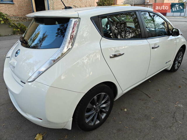 Белый Ниссан Лиф, объемом двигателя 0 л и пробегом 118 тыс. км за 7599 $, фото 6 на Automoto.ua