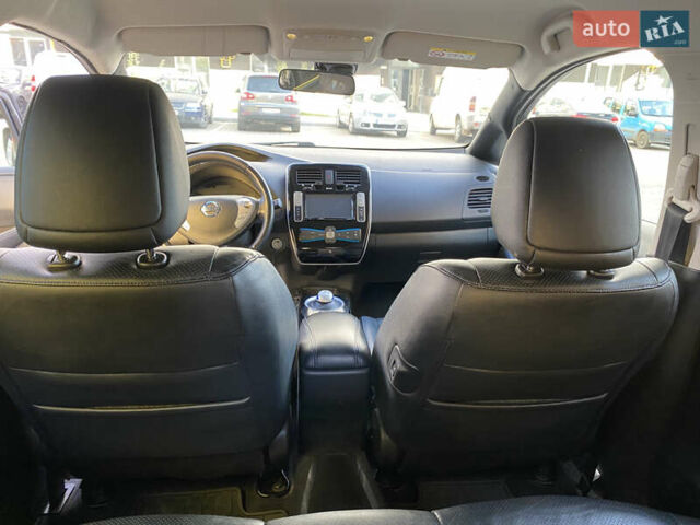 Белый Ниссан Лиф, объемом двигателя 0 л и пробегом 112 тыс. км за 7599 $, фото 13 на Automoto.ua