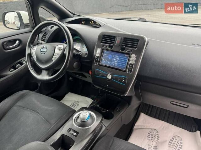 Белый Ниссан Лиф, объемом двигателя 0 л и пробегом 80 тыс. км за 6800 $, фото 12 на Automoto.ua