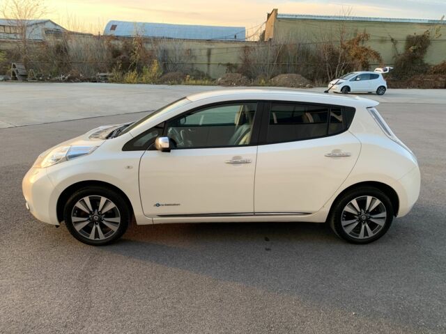 Білий Ніссан Ліф, об'ємом двигуна 0 л та пробігом 145 тис. км за 6950 $, фото 1 на Automoto.ua