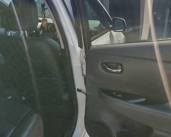 Белый Ниссан Лиф, объемом двигателя 0 л и пробегом 112 тыс. км за 8100 $, фото 19 на Automoto.ua