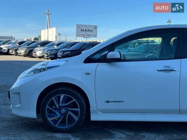 Белый Ниссан Лиф, объемом двигателя 0 л и пробегом 134 тыс. км за 6190 $, фото 3 на Automoto.ua