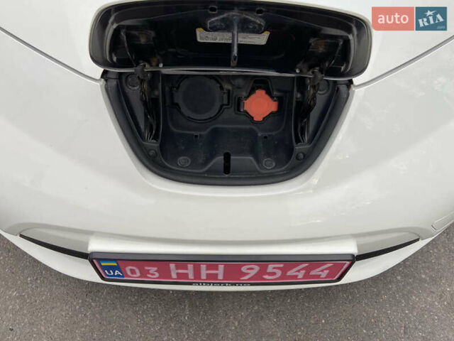 Белый Ниссан Лиф, объемом двигателя 0 л и пробегом 223 тыс. км за 5900 $, фото 11 на Automoto.ua