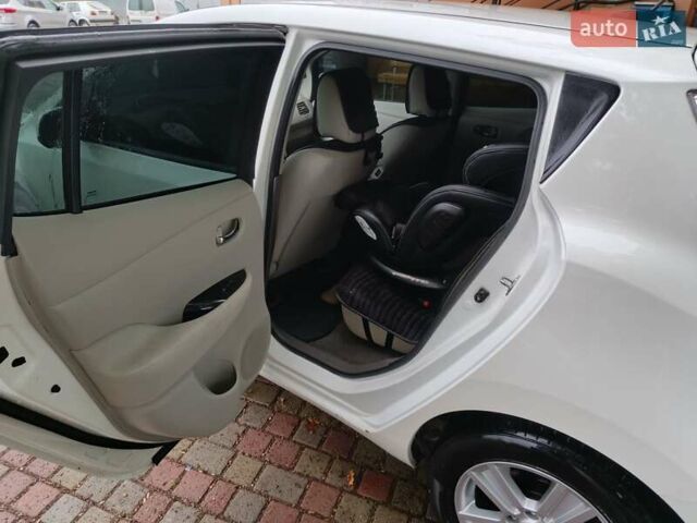 Білий Ніссан Ліф, об'ємом двигуна 0 л та пробігом 140 тис. км за 7000 $, фото 7 на Automoto.ua