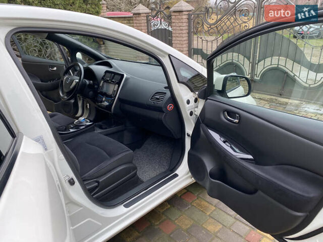 Белый Ниссан Лиф, объемом двигателя 0 л и пробегом 148 тыс. км за 5999 $, фото 14 на Automoto.ua